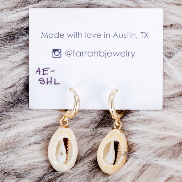 NWT Farrah B Shell Huggie Earrings - Picture 2 of 3